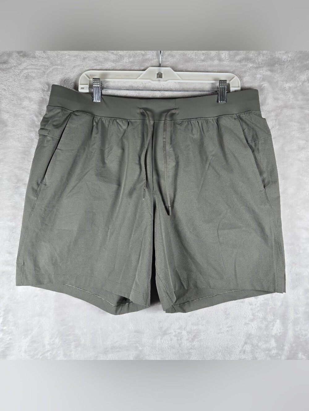 Lululemon Green Zeroed In Unlined Shorts Mens Size XL Extra Large Athletic 7"